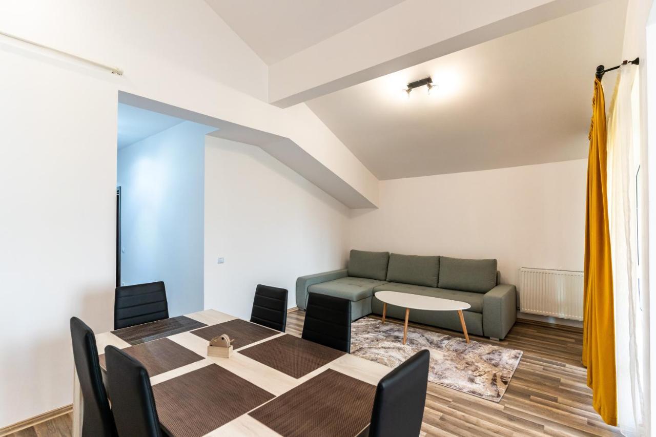 Appartamento Apartament Cetate View Rîşnov Esterno foto