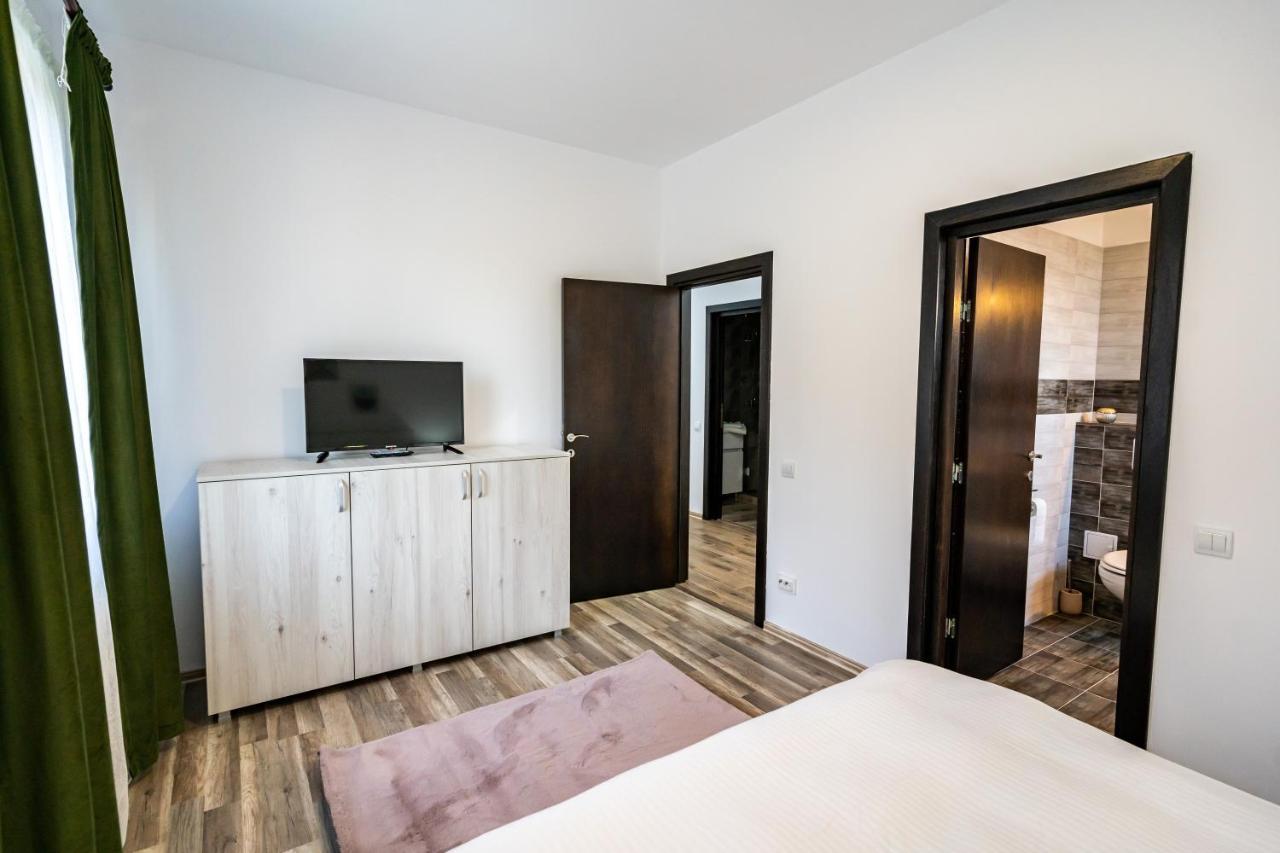 Appartamento Apartament Cetate View Rîşnov Esterno foto