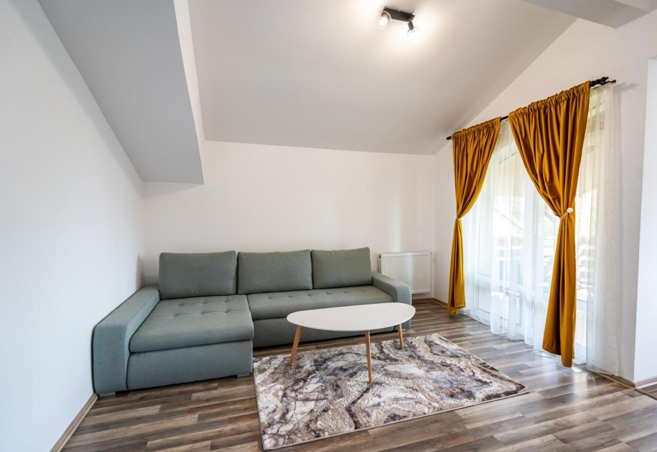 Appartamento Apartament Cetate View Rîşnov Esterno foto